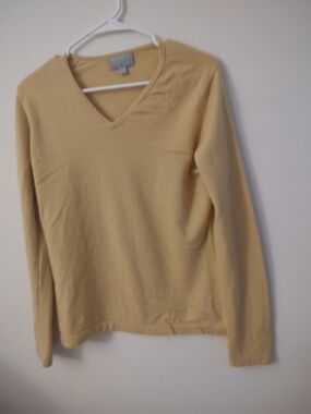 Pure Collection Women's V-Neck Sweater in Pale Yellow 100% Cashmere